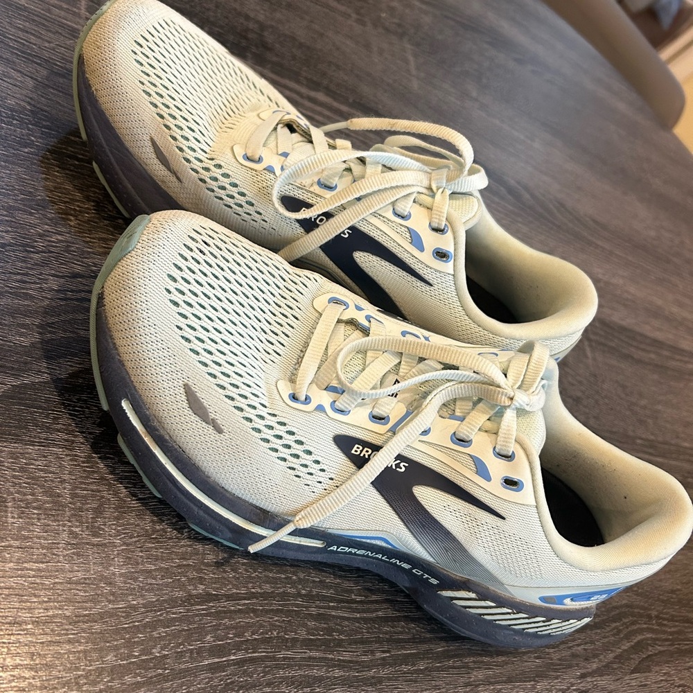 Brooks Running Shoes - Light Blue & Navy